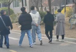 网红吃瓜事件最新,揭秘幕后真相，网络舆论的狂欢与反思