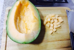 鹅网红吃哈密瓜,舌尖上的哈密瓜盛宴