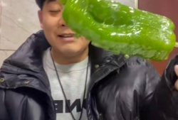 广州帅哥网红吃瓜,揭秘网红美食背后的故事